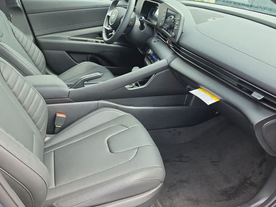 New 2026 Hyundai Elantra SEL Sport FWD image 23