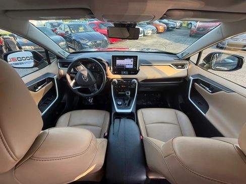 Used 2019 Toyota RAV4 Limited AWD/4WD image 33
