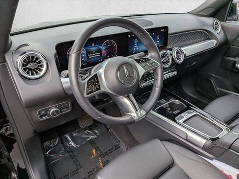 Certified 2025 Mercedes-Benz GLB 250 image 10