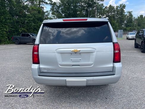 Used 2017 Chevrolet Suburban LT w/ Luxury Package RWD image 13