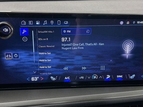 Used 2025 Chevrolet Traverse LT image 21