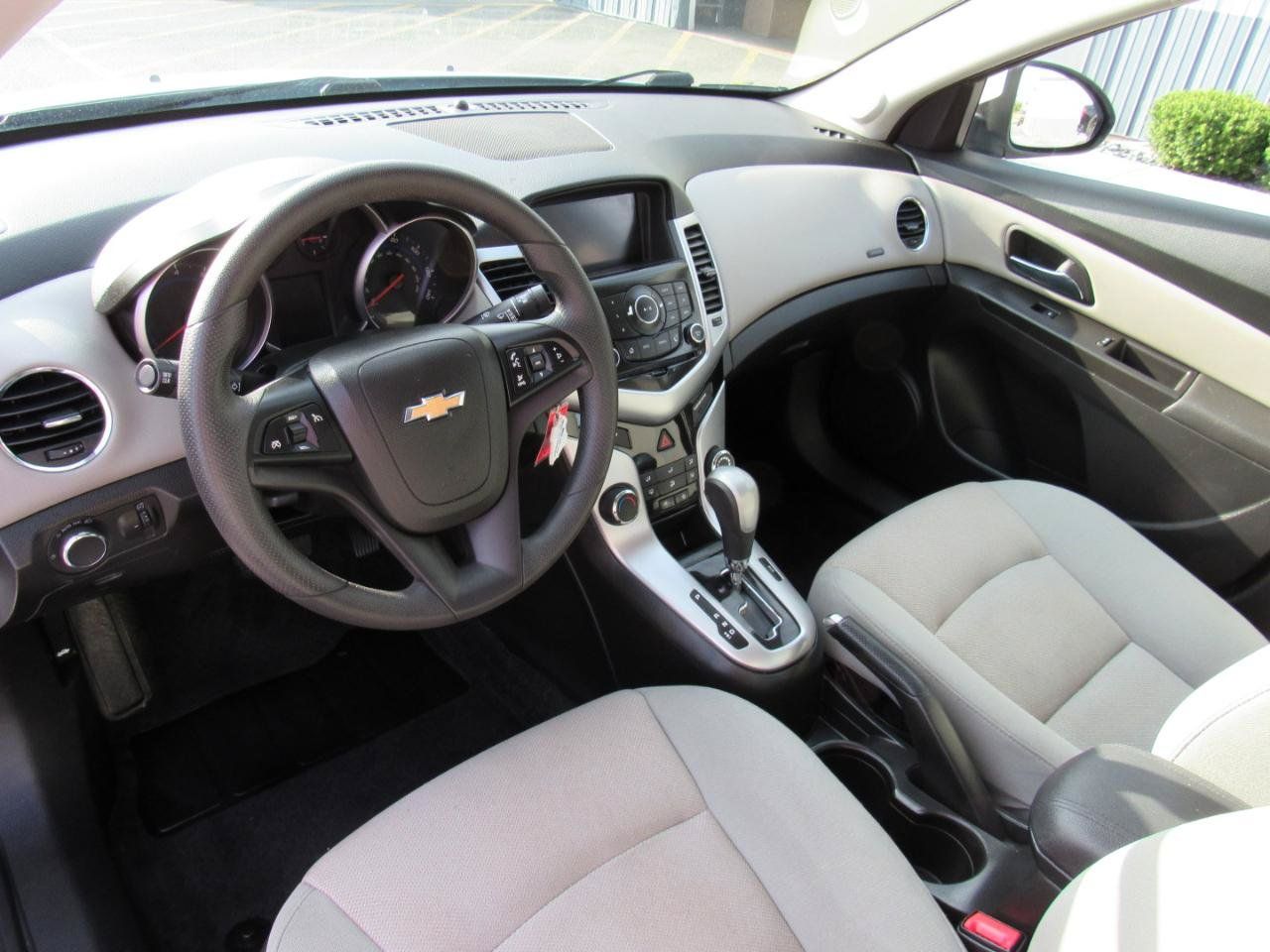 Used 2016 Chevrolet Cruze LT FWD image 14
