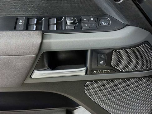 Used 2023 Land Rover Defender 110 X-Dynamic SE image 19
