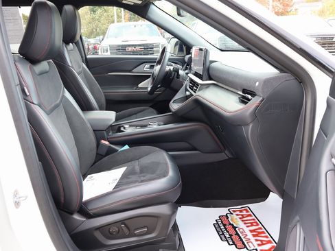 Used 2025 Ford Explorer ST image 37