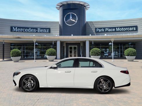 Used 2025 Mercedes-Benz E 350 Sedan image 3