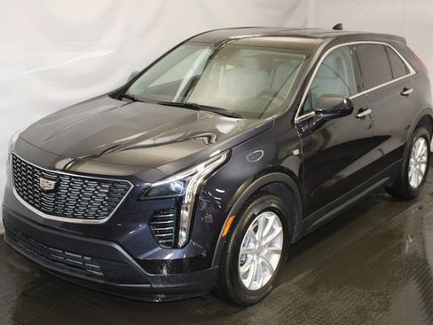 Certified 2022 Cadillac XT4 Luxury w/ Cold Weather Package image 1