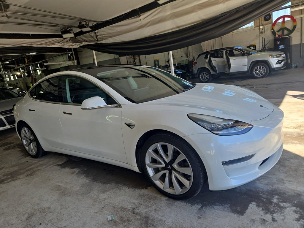 Used 2019 Tesla Model 3 Mid Range RWD image 2