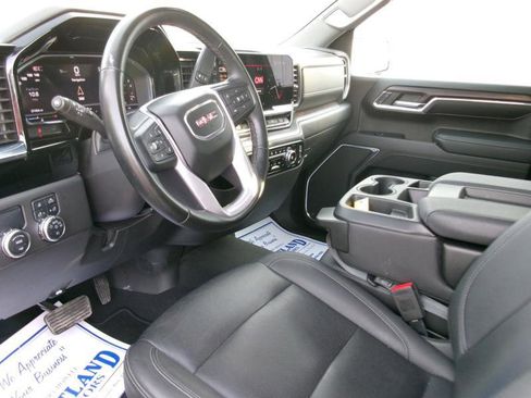 Used 2024 GMC Sierra 1500 SLT image 12
