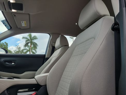 Certified 2025 Honda HR-V LX image 23