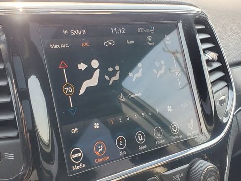 Used 2020 Jeep Grand Cherokee Limited w/ Luxury Group II AWD/4WD image 18