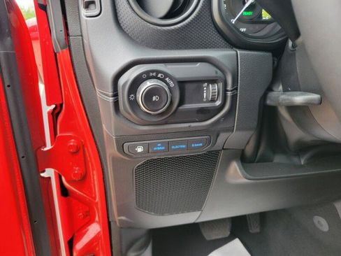 Used 2025 Jeep Wrangler Unlimited Rubicon 4xe w/ Safety Group AWD/4WD image 15