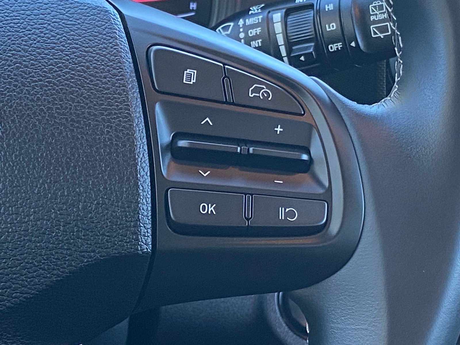 Used 2025 Hyundai Venue SEL FWD image 7