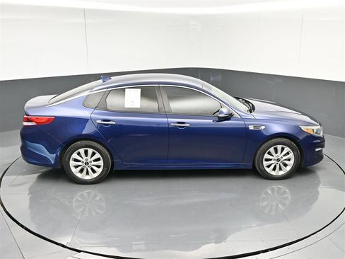 Used 2018 Kia Optima LX w/ 17" Alloy Wheels Package image 24