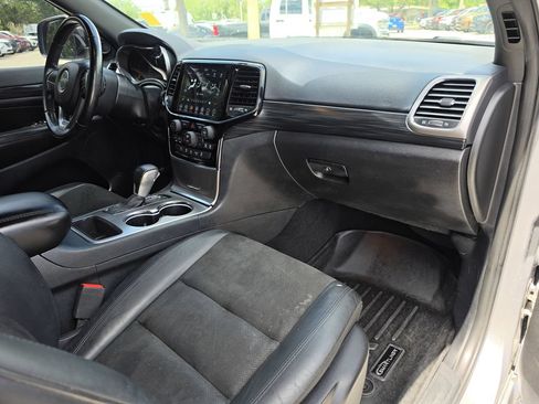 Used 2020 Jeep Grand Cherokee Altitude AWD/4WD image 12