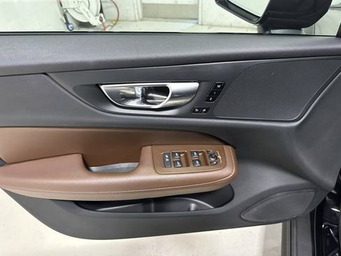 Used 2023 Volvo V60 B5 Cross Country Plus image 25