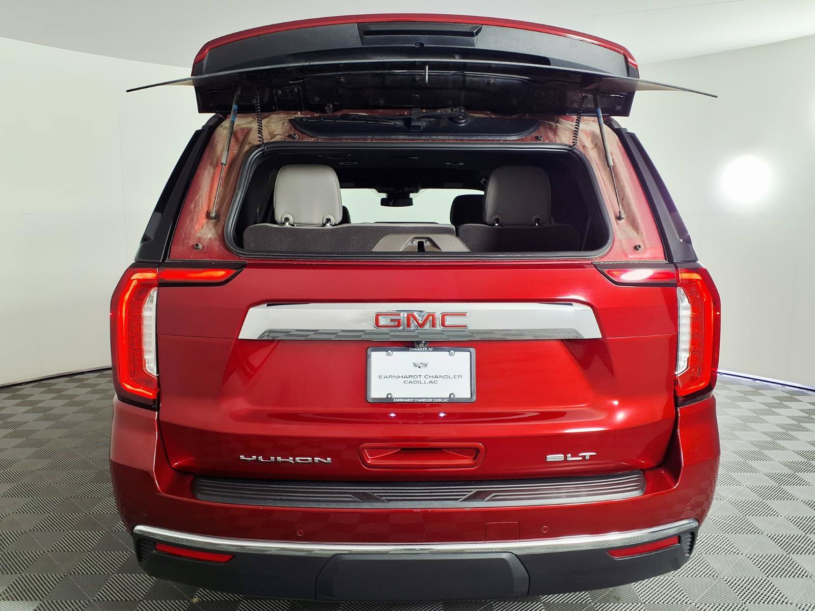 Used 2023 GMC Yukon SLT RWD image 9