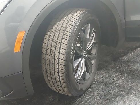 Used 2023 Volkswagen Tiguan SE image 51