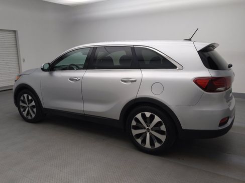 Used 2020 Kia Sorento LX image 3