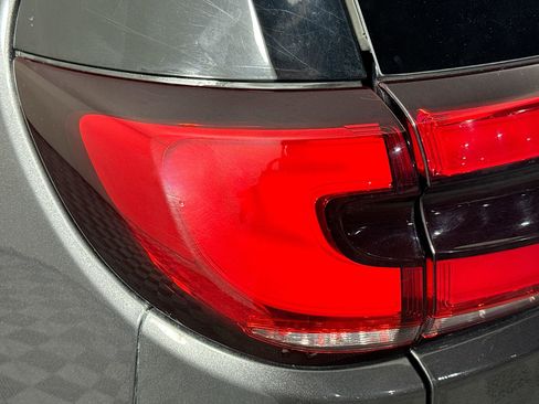 Used 2021 Chrysler Pacifica Touring-L image 57