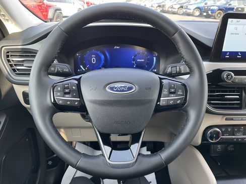 Used 2022 Ford Escape SEL w/ Technology Package image 18