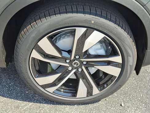 New 2026 Volvo XC40 B5 Ultra w/ Protection Package Premier image 5