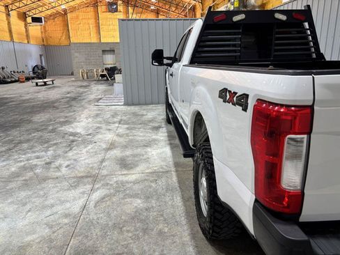 Used 2017 Ford F250 XL w/ Power Equipment Group AWD/4WD image 9