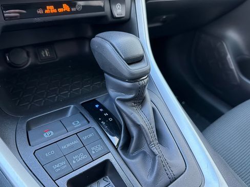 Certified 2025 Toyota RAV4 LE image 21