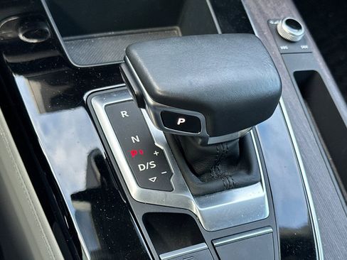 Used 2022 Audi Q5 e Prestige w/ Prestige Package image 27