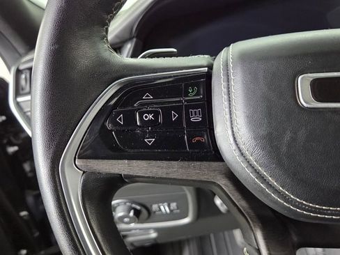 Used 2022 Jeep Grand Cherokee Overland w/ Luxury Tech Group IV image 17