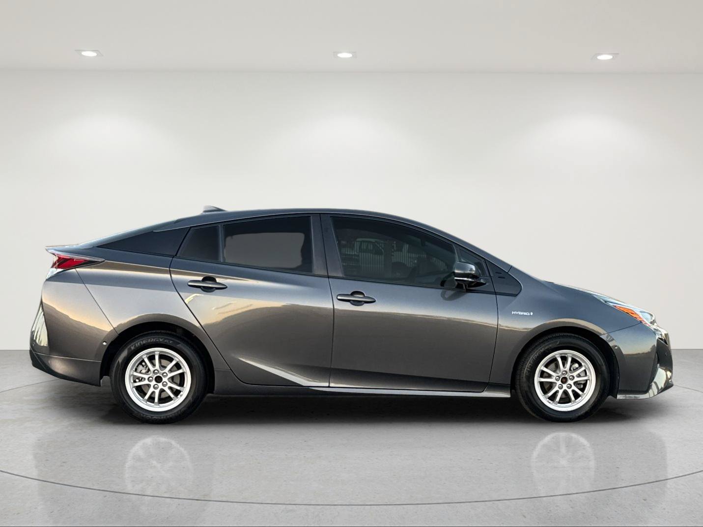 Used 2017 Toyota Prius Two w/ Prius Two Safety Plus Package FWD image 7