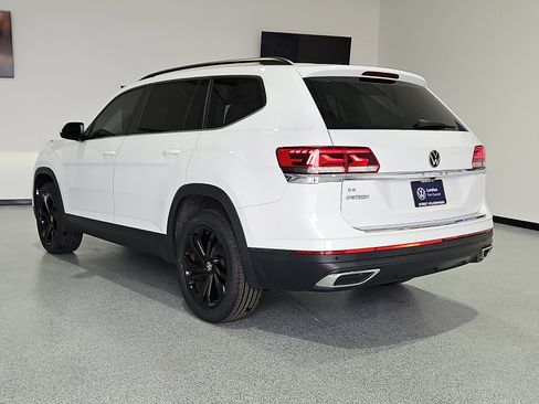 Certified 2023 Volkswagen Atlas SE w/ Panoramic Sunroof Package FWD image 2