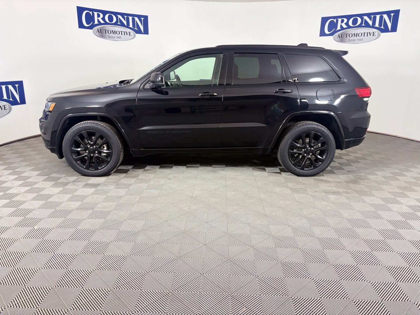 Used 2021 Jeep Grand Cherokee Laredo X AWD/4WD image 32