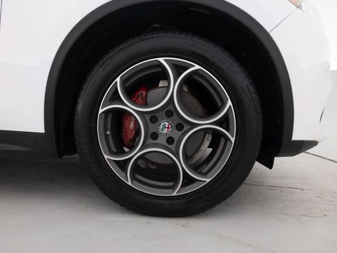 Used 2018 Alfa Romeo Stelvio Sport w/ Quick Order Package 22J Sport AWD/4WD image 18