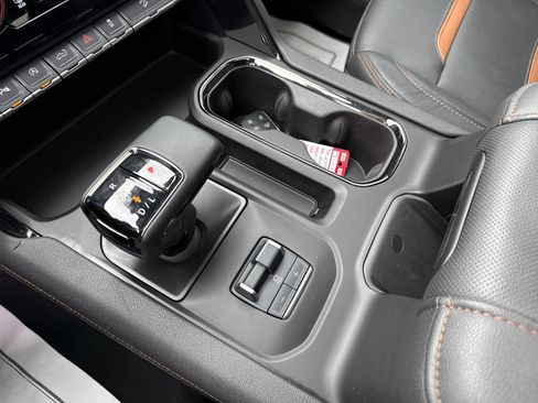 Used 2024 GMC Sierra 1500 AT4 w/ Technology Package AWD/4WD image 29