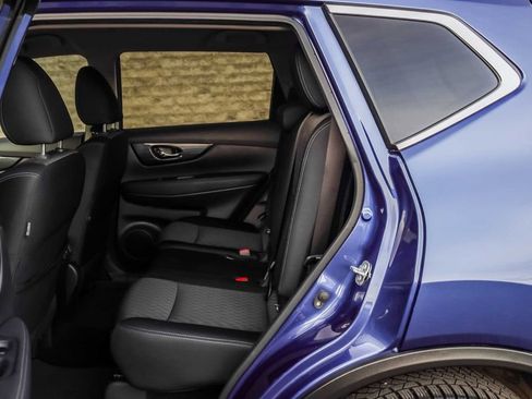 Used 2017 Nissan Rogue SV w/ SV Premium Package image 21