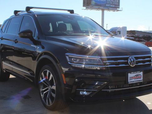 Used 2021 Volkswagen Tiguan SEL Premium R-Line image 19