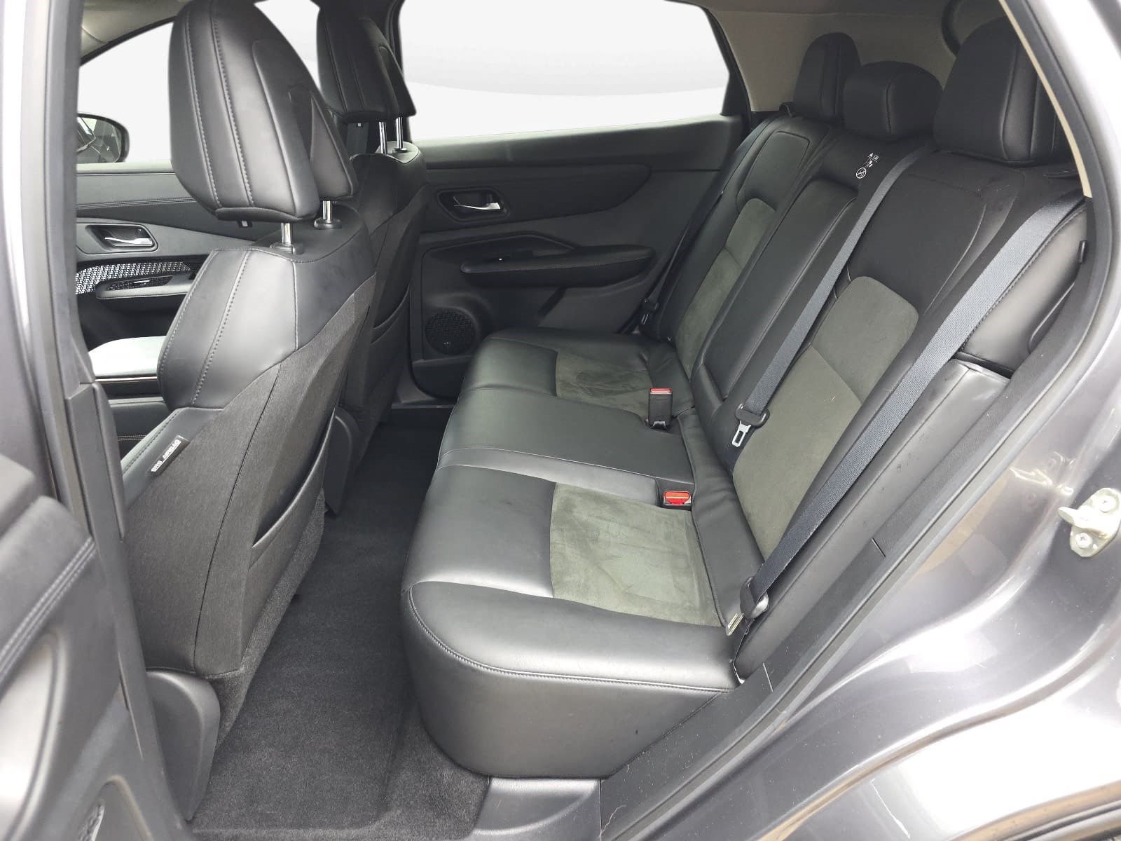 Used 2023 Nissan Ariya FWD image 11