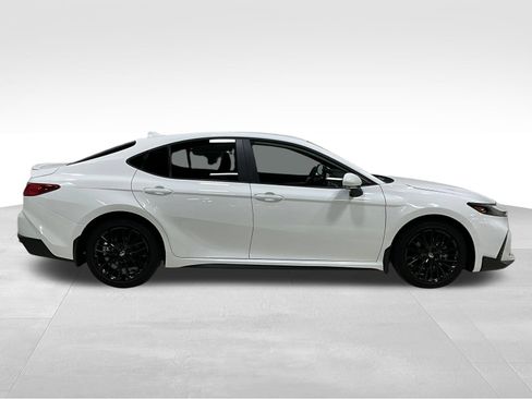 Used 2026 Toyota Camry SE FWD image 3