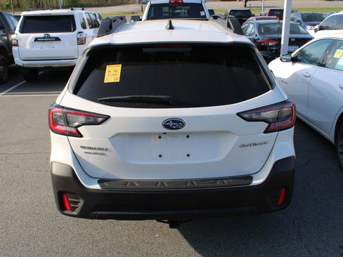 Used 2022 Subaru Outback Premium image 4