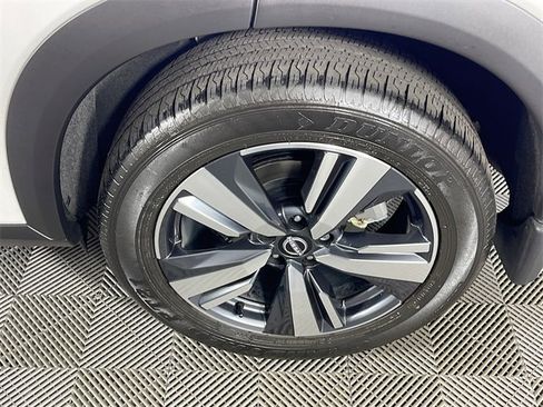 Used 2025 Nissan Rogue SL w/ Tech Package image 33