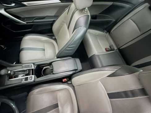 Used 2017 Honda Civic Touring image 24