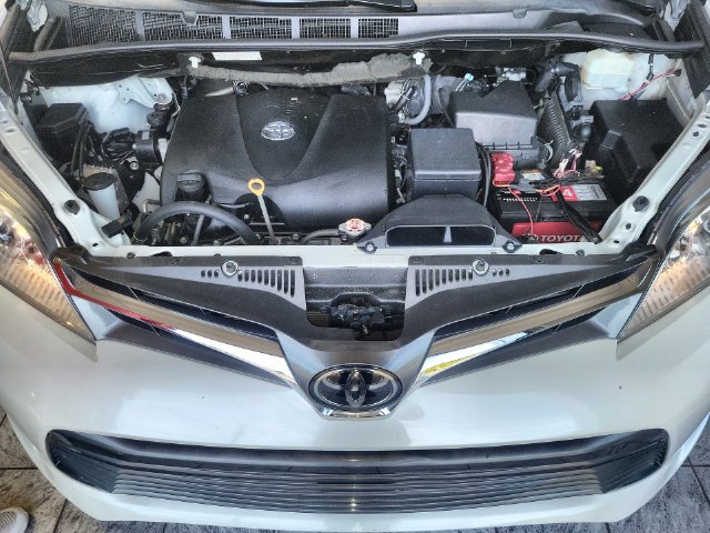 Used 2020 Toyota Sienna XLE w/ XLE Navigation Package FWD image 27