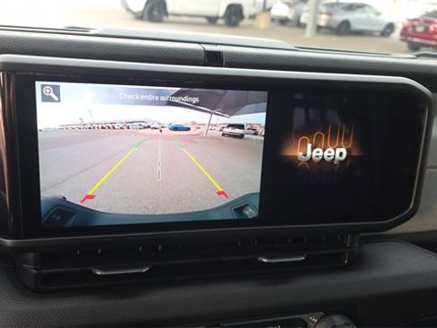 Used 2024 Jeep Gladiator Sport image 20