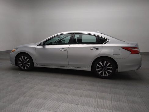 Used 2017 Nissan Altima 2.5 SV image 3