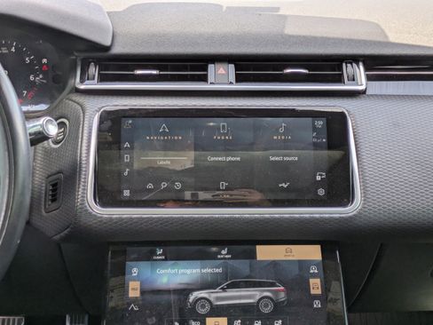 Used 2021 Land Rover Range Rover Velar R-Dynamic S image 19