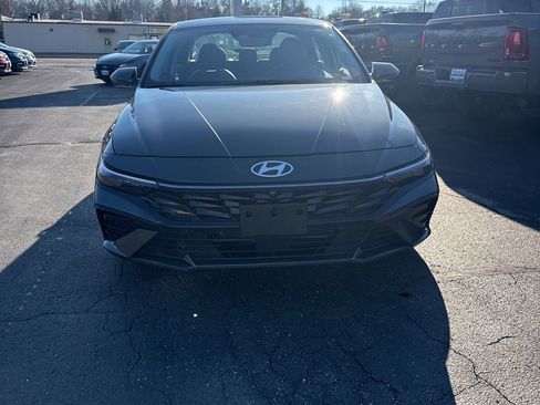 Used 2024 Hyundai Elantra Limited image 2