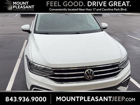 Used 2022 Volkswagen Tiguan SE image 1