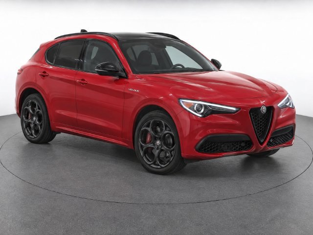 Used 2022 Alfa Romeo Stelvio Veloce AWD/4WD image 2