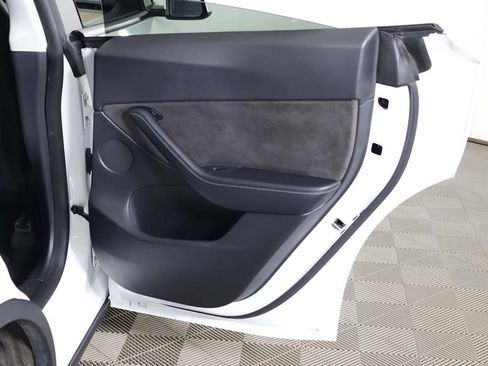 Used 2021 Tesla Model Y Long Range image 29