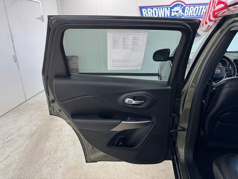 Used 2019 Jeep Cherokee Limited AWD/4WD image 23